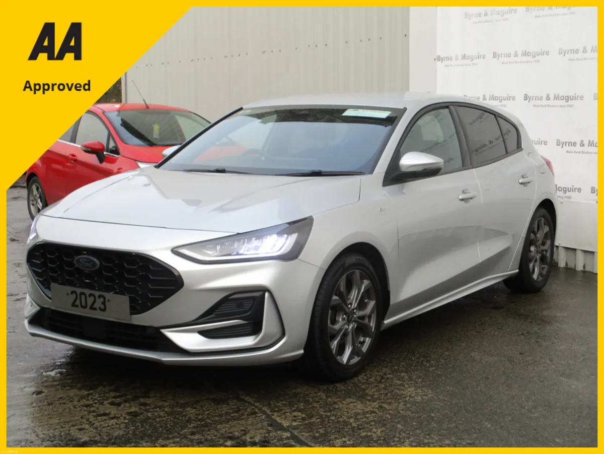 Ford Focus ST-LINE 1.0 PETROL   TOP OF THE RANGE M - Image 3
