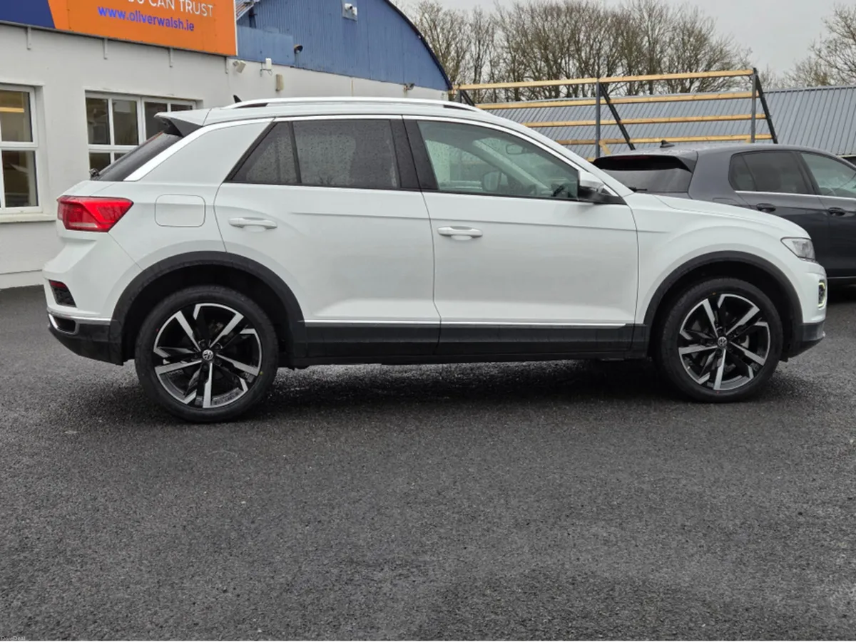 Volkswagen T-Roc 2.0 Diesel Auto. Style LOW MILEAG - Image 2