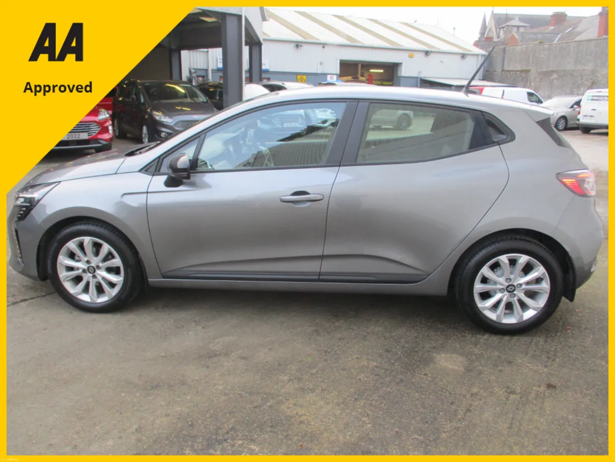 Renault Clio EVOLUTION  WITH ONLY 6105KMS HIGH SPE - Image 5