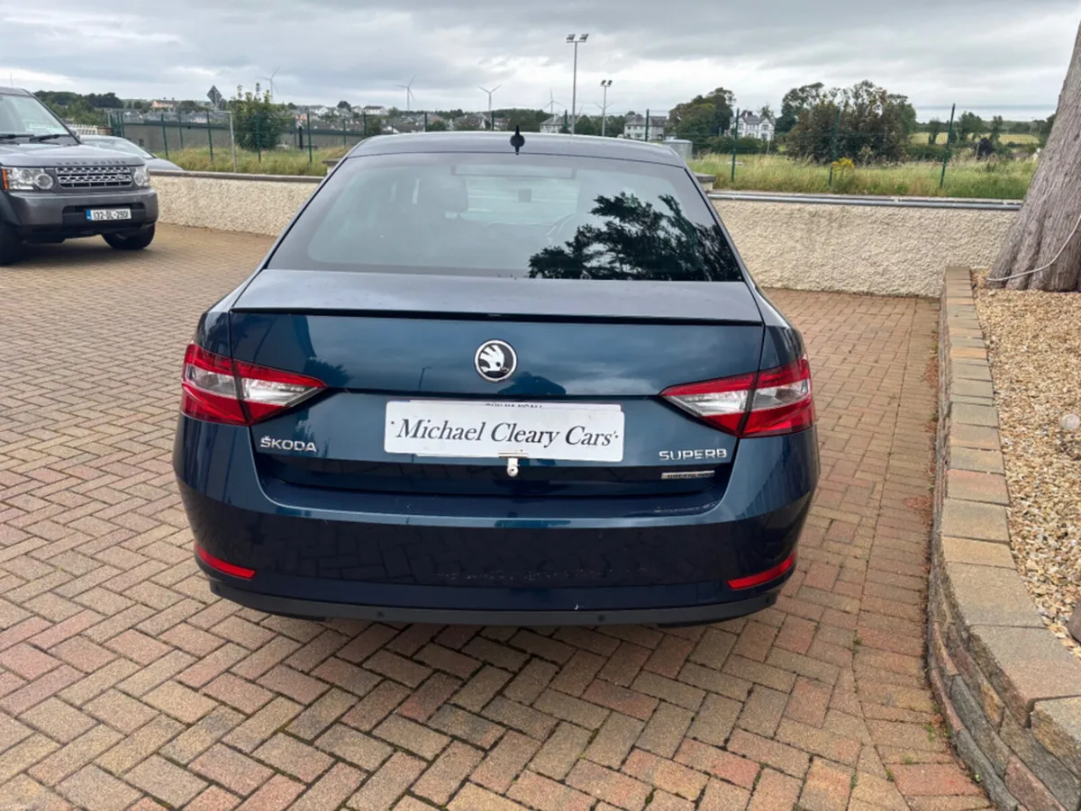 Skoda Superb 1.6 TDI SE TECH GREENLIN GREENLINE 5D - Image 4