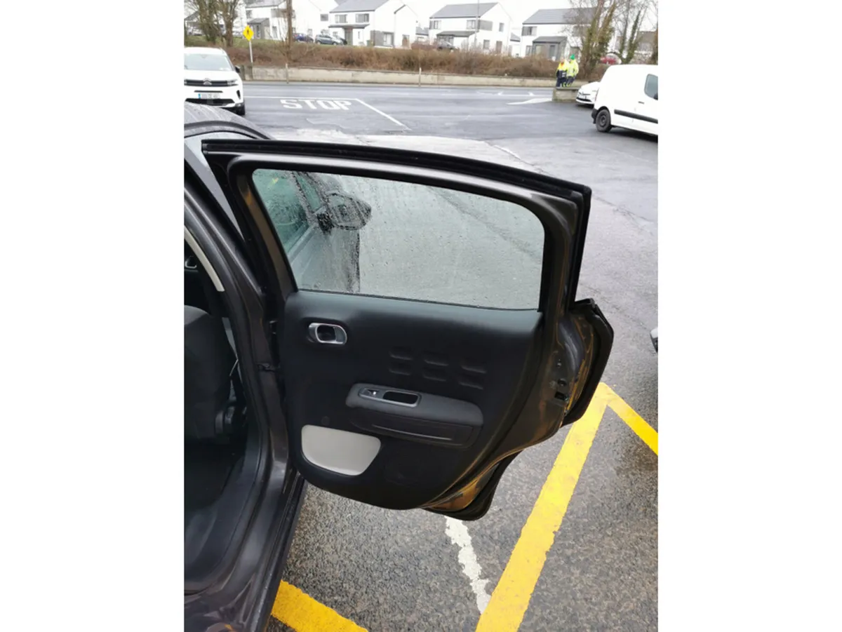 Citroen C3 FEEL EXCLUSIVE PURETECH 68 4DR - Image 4