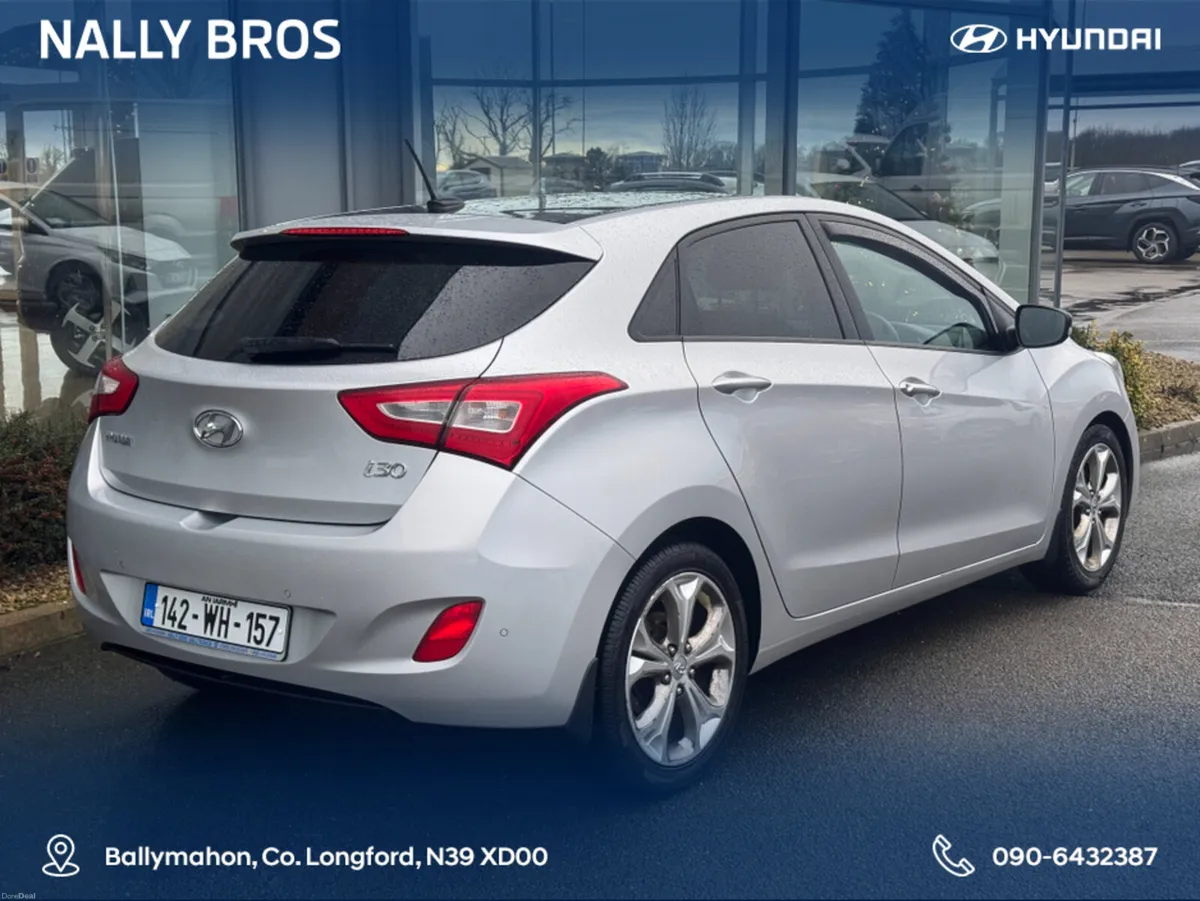 Hyundai i30 1.6 PREMIUM 5DR - Image 4