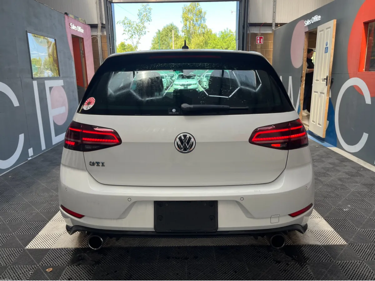 Volkswagen Golf 2.0 GTI 2.0 TSI DSG AUTOMATIC / 96 - Image 5
