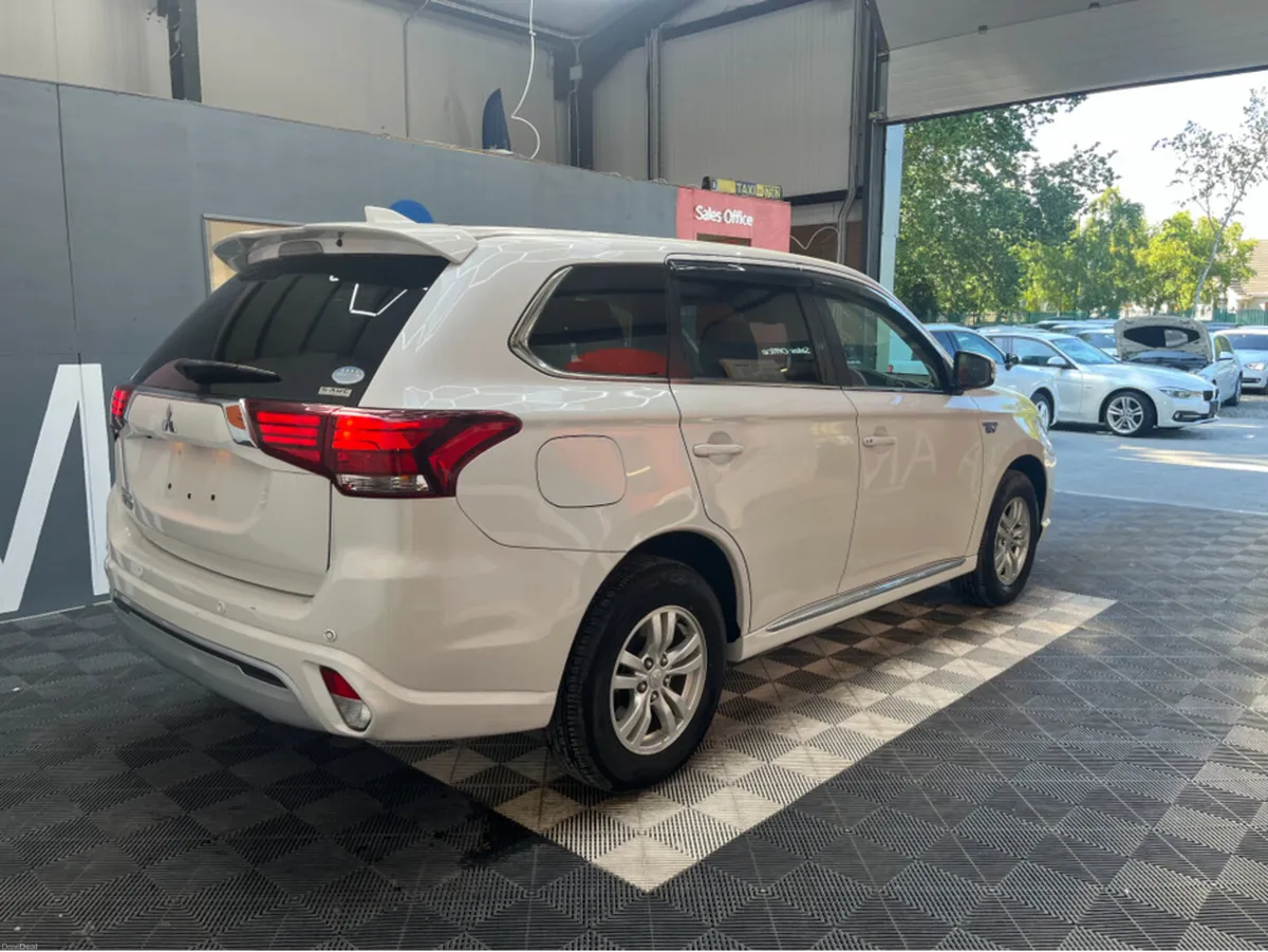 Mitsubishi Outlander 2020 OUTLANDER 2.4 HYBRID / 7 - Image 6