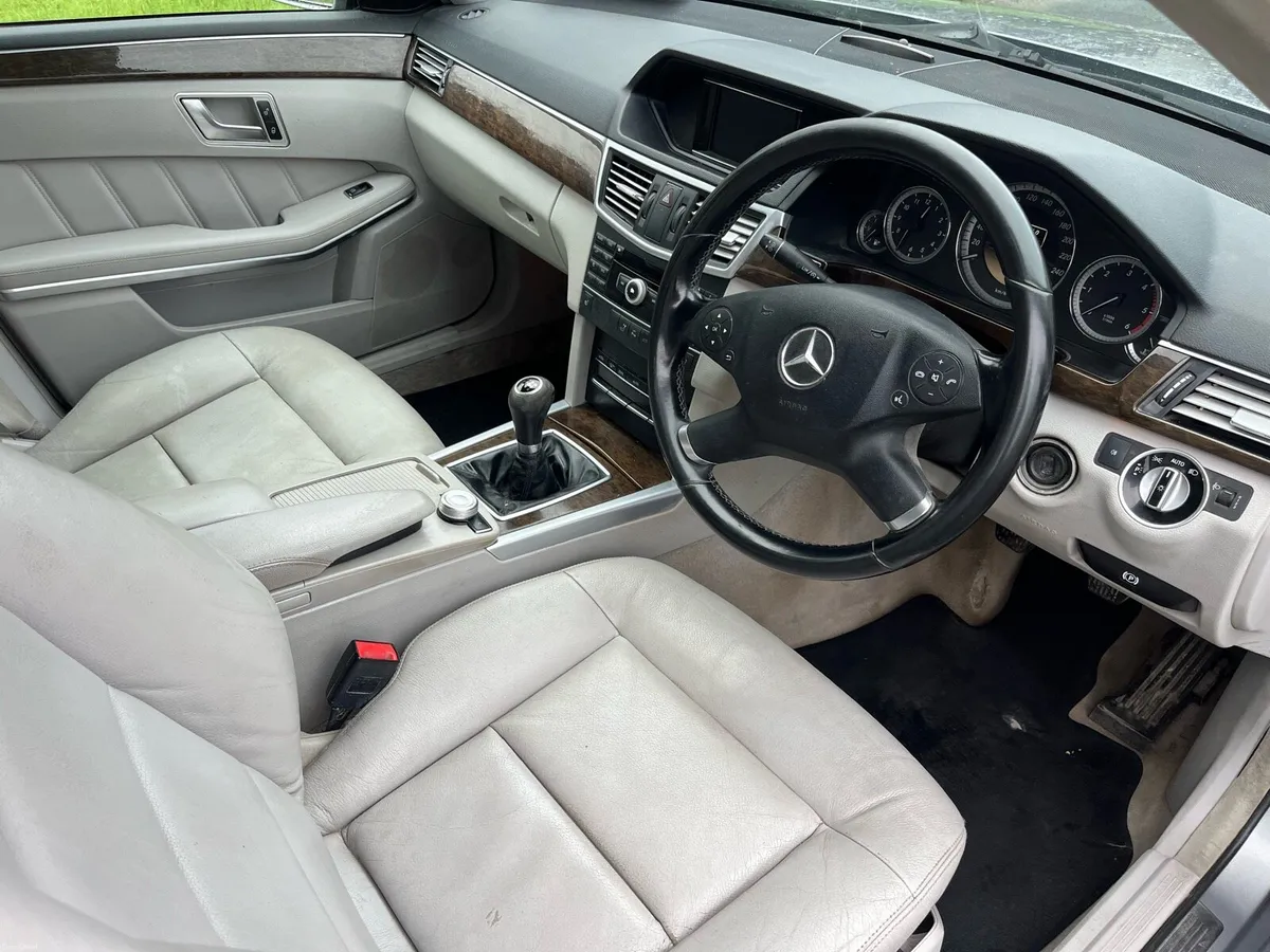 2012 Mercedes E200 CDI - Image 4