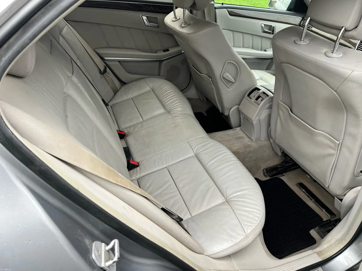 2012 Mercedes E200 CDI - Image 3