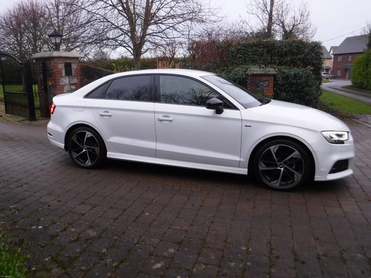 AUDI A3 1.4 TFSI AUTO S-LINE BLACK EDITION SALOON - Image 2