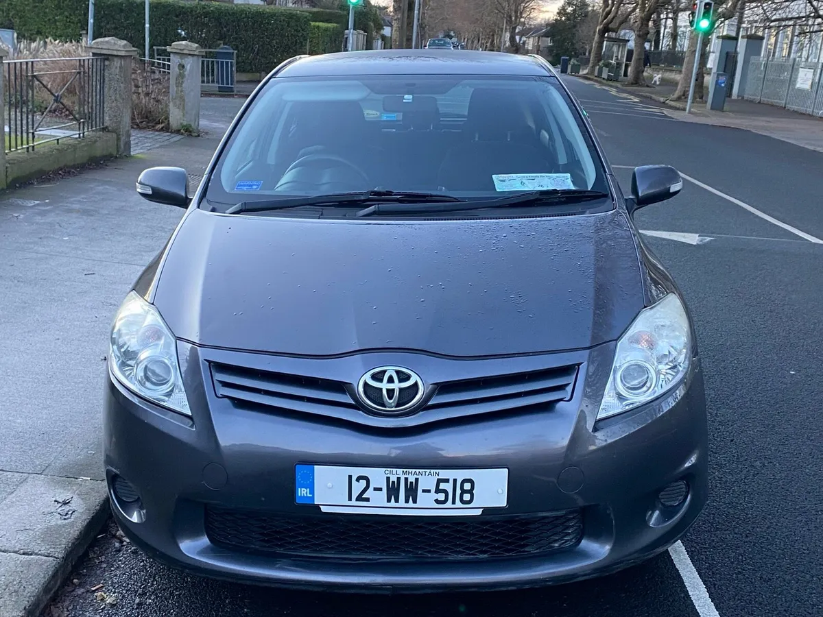 2012 Toyota Auris - Image 2