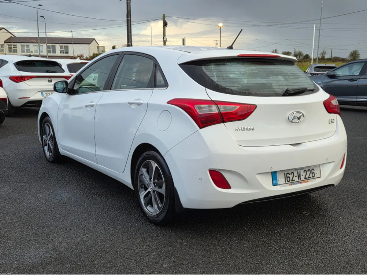 Hyundai i30 DELUXE 4DR 5DR - Image 2