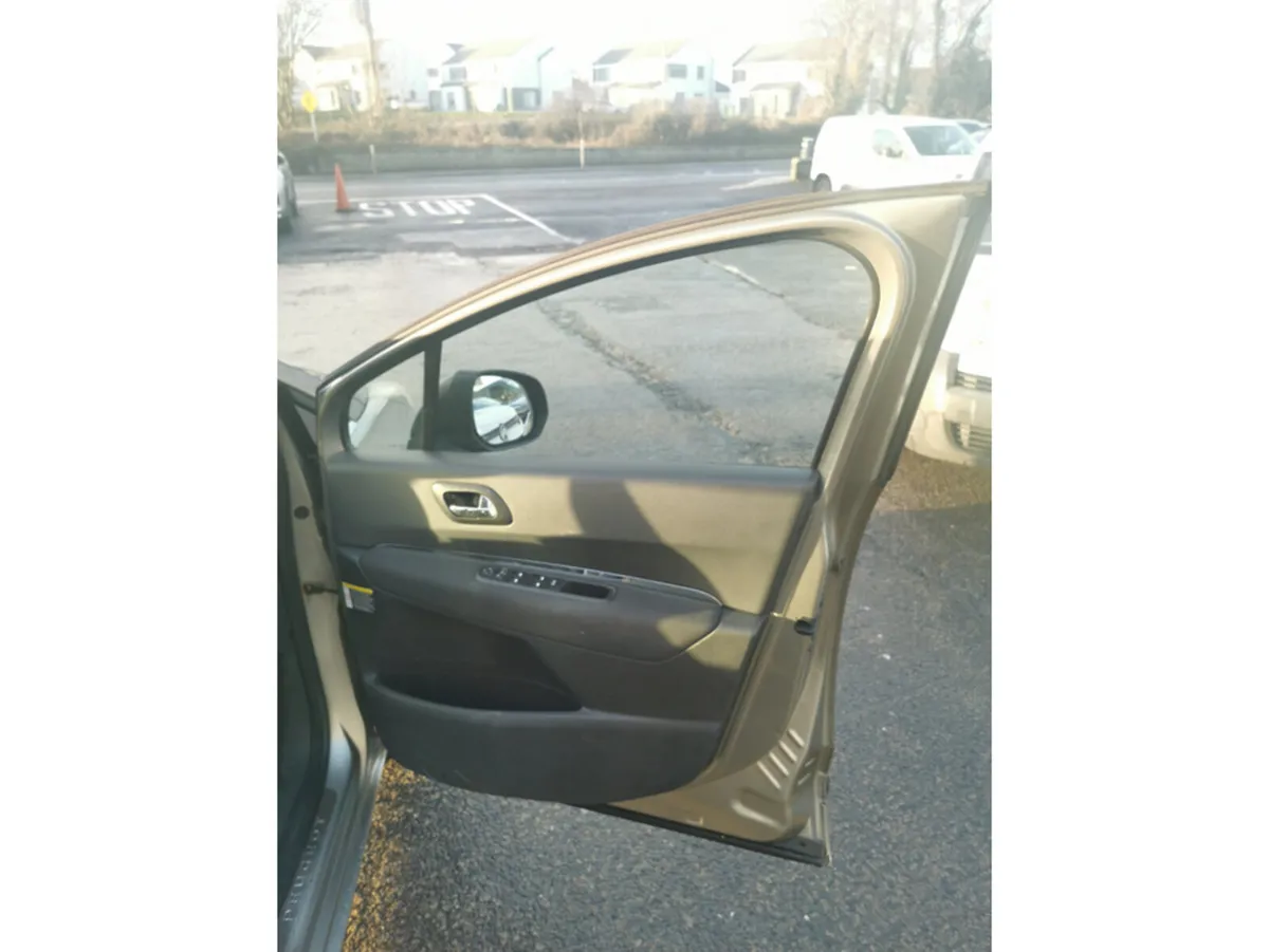 Peugeot 5008 ACTIVE 1.6 HDI 115 4DR - Image 4