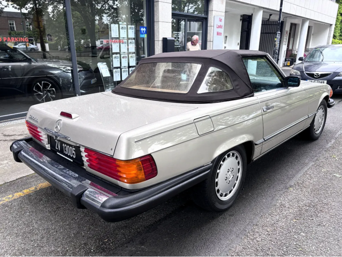 Mercedes-Benz SL-Class 560SL LEFT HAND DRIVE AUTO - Image 2