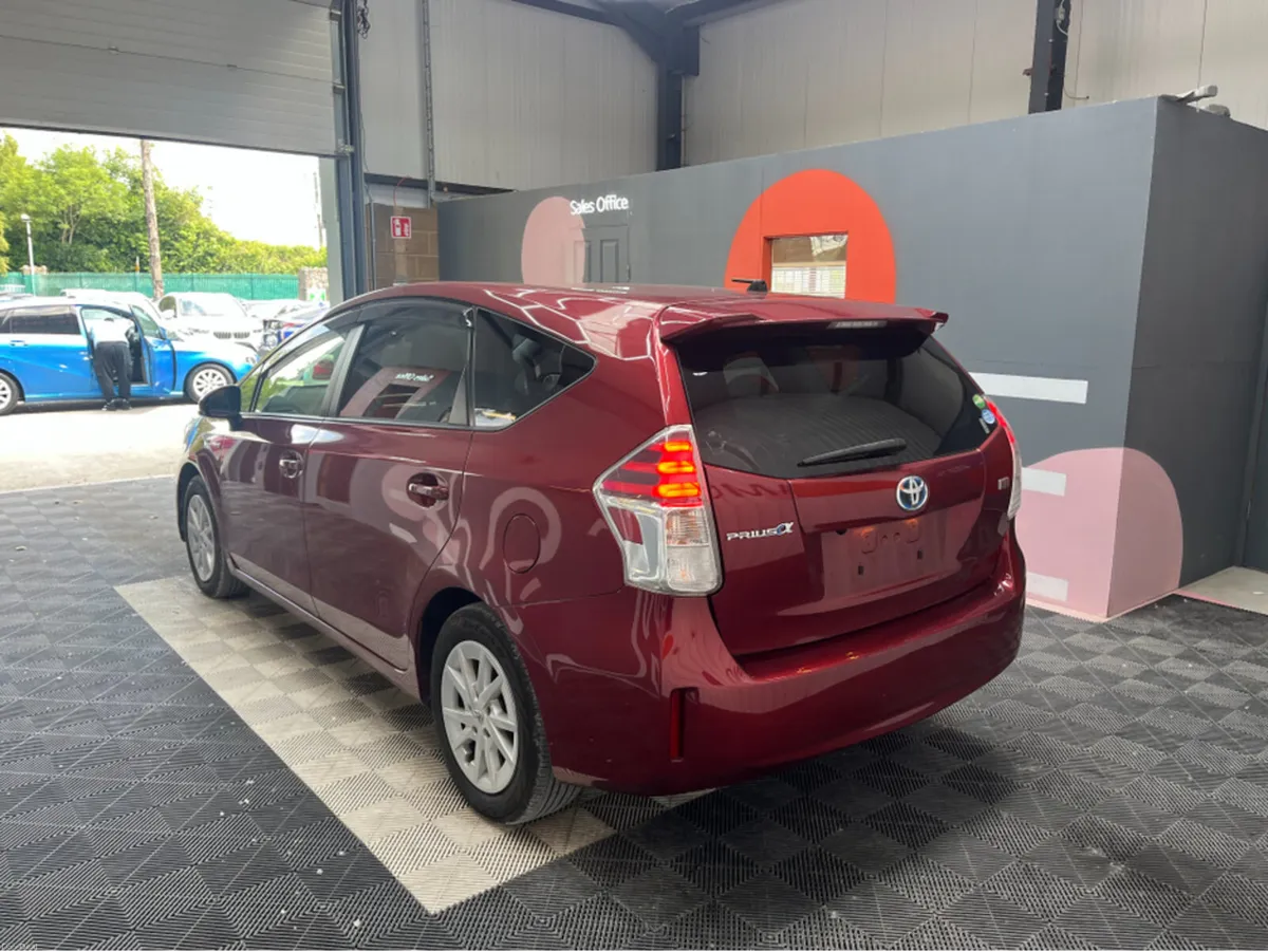 Toyota Prius 1.8 HYRBID / 76k KMs / REVERSE CAMERA - Image 4