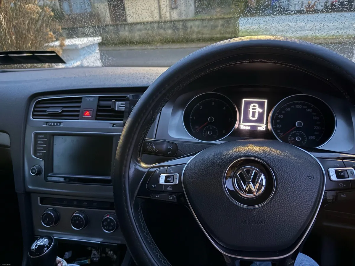 Volkswagen Golf - Image 4