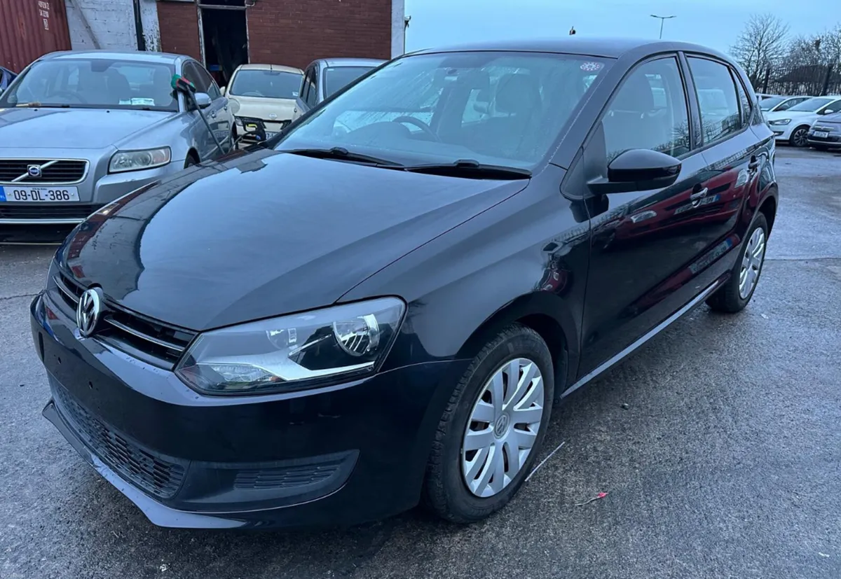 Volkswagen Polo 2012 automatic/  Deposit taken. - Image 1