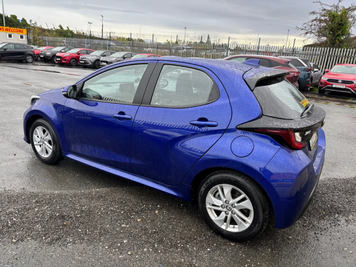 Toyota Yaris 1.5 HYBRID LUNA 4DR AUTO Finance Avai - Image 2