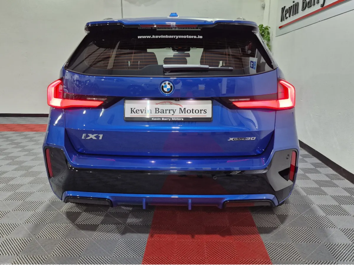 BMW iX1 X-DRIVE30 M SPORT AUTOMATIC **ONE OWNER / - Image 4