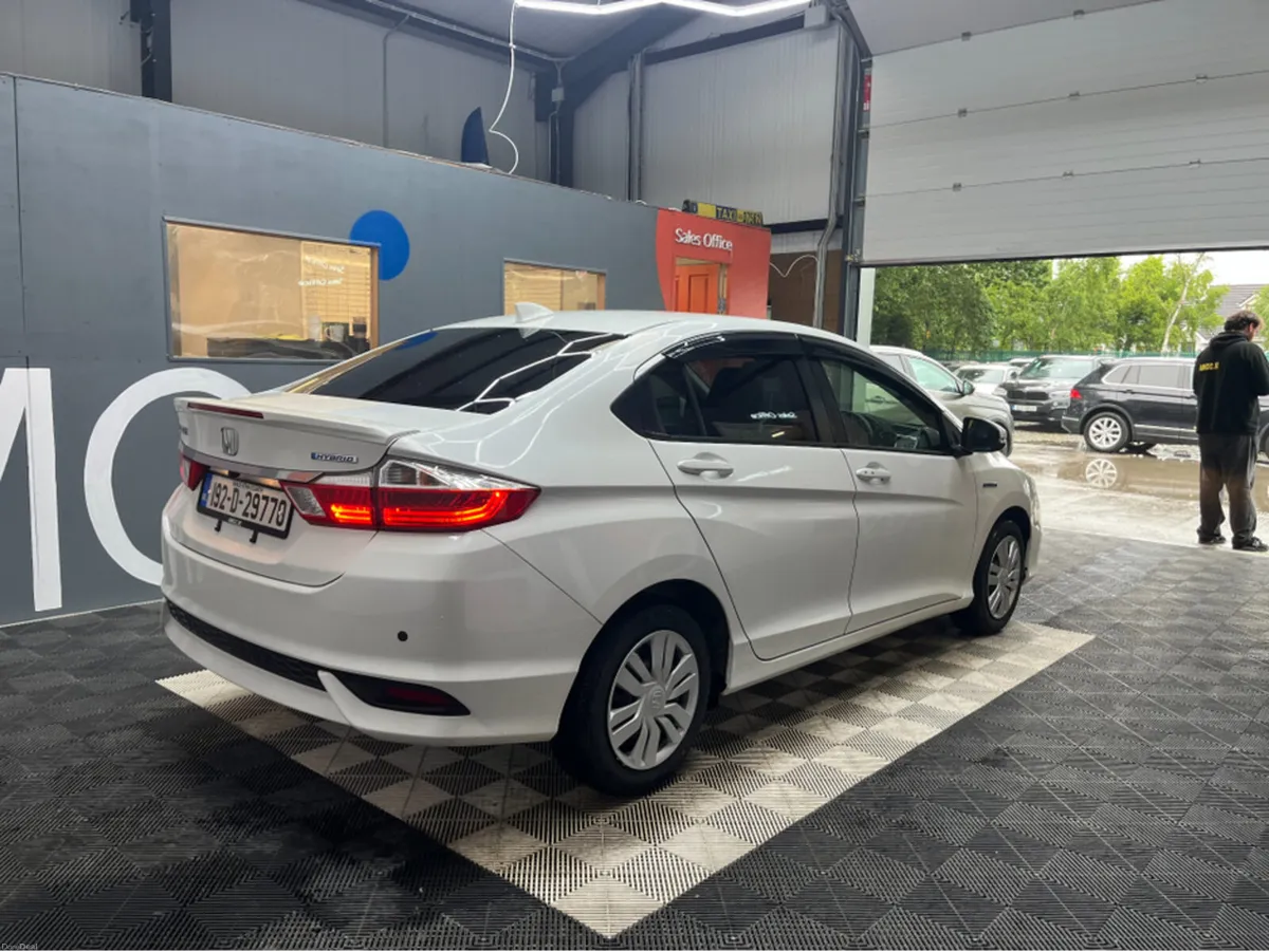 Honda Grace 1.5 HYRBID / 76k KMs / REVERSE CAMERA - Image 6