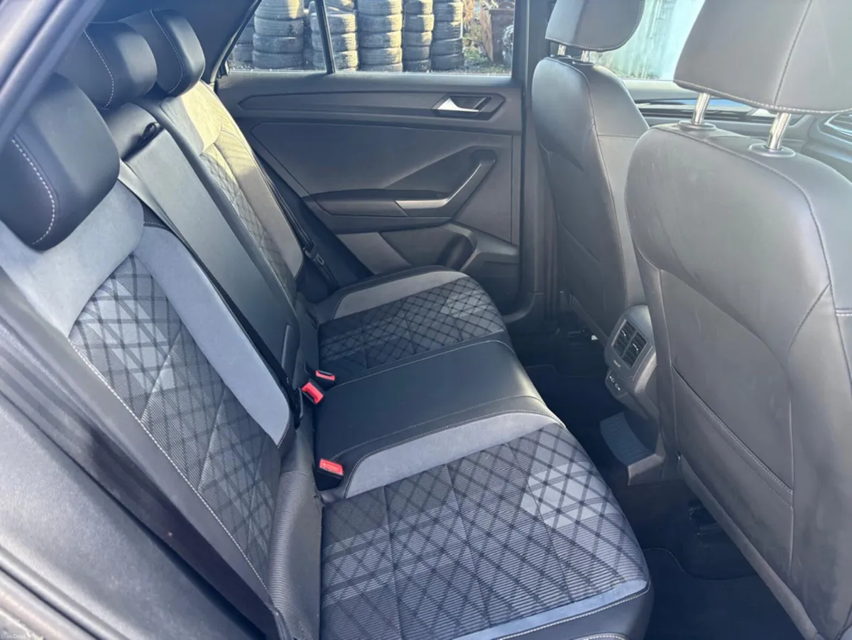 Volkswagen T-Roc R-LINE 1.5 TSI D7F 150 150HP 5DR - Image 5