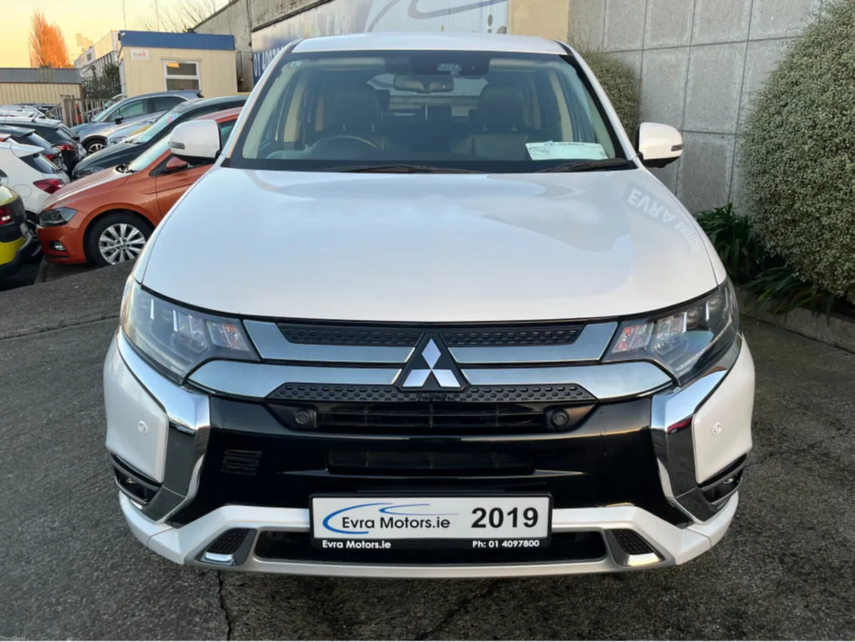 Mitsubishi Outlander G 4WD AUTOMATIC PLUG-IN HYBRI - Image 2