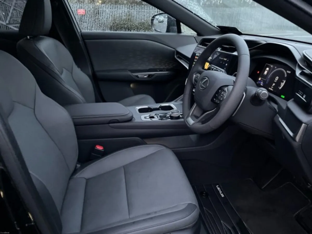 Lexus RZ 300e EXECUTIVE Full Electric // Remote Ce - Image 6