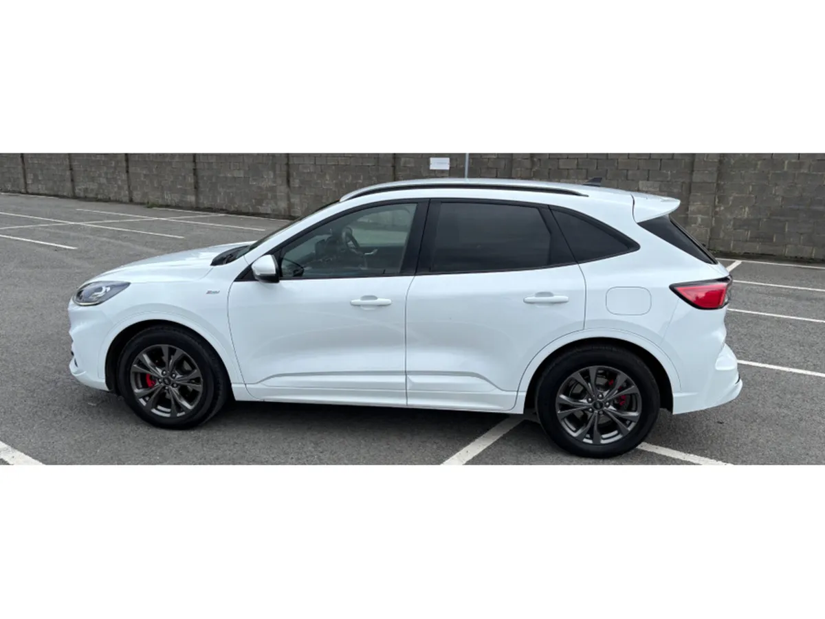 Ford Kuga 1.5 TDCI ST-LINE EDITION 120PS 5DR - Image 3