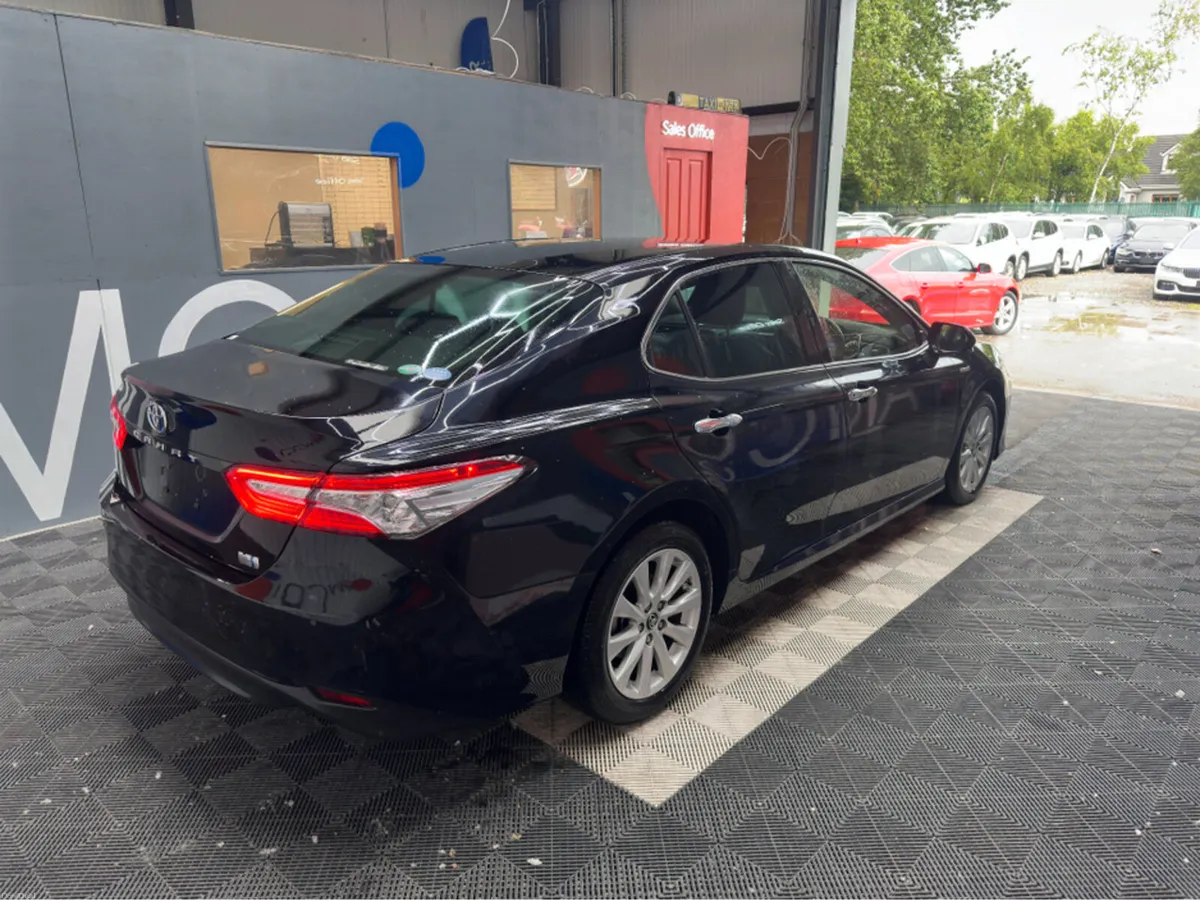 Toyota Camry 2.5 HYRBID / 81k KMs / AUTOMATIC / CR - Image 6