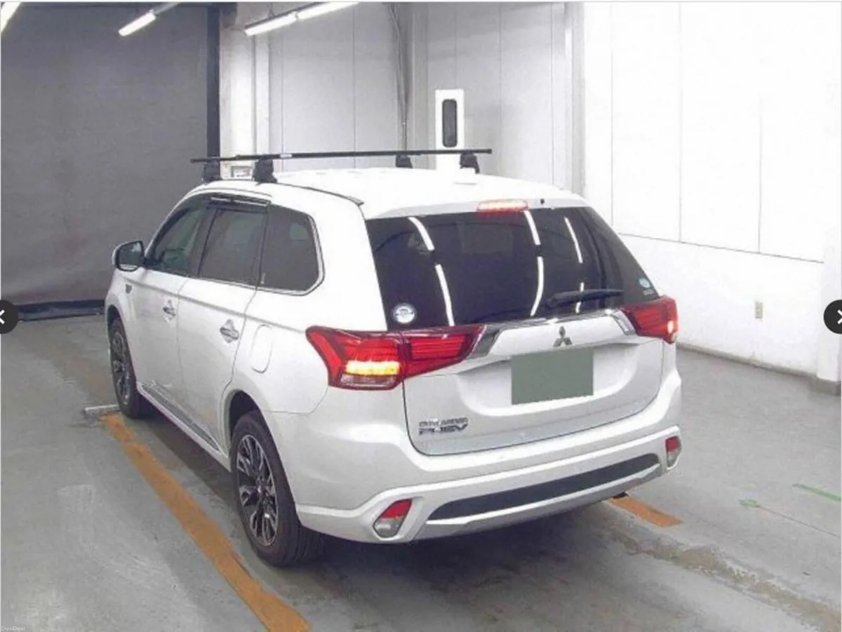 Mitsubishi Outlander COMING IN THE NEW YEAR ! Hybr - Image 4