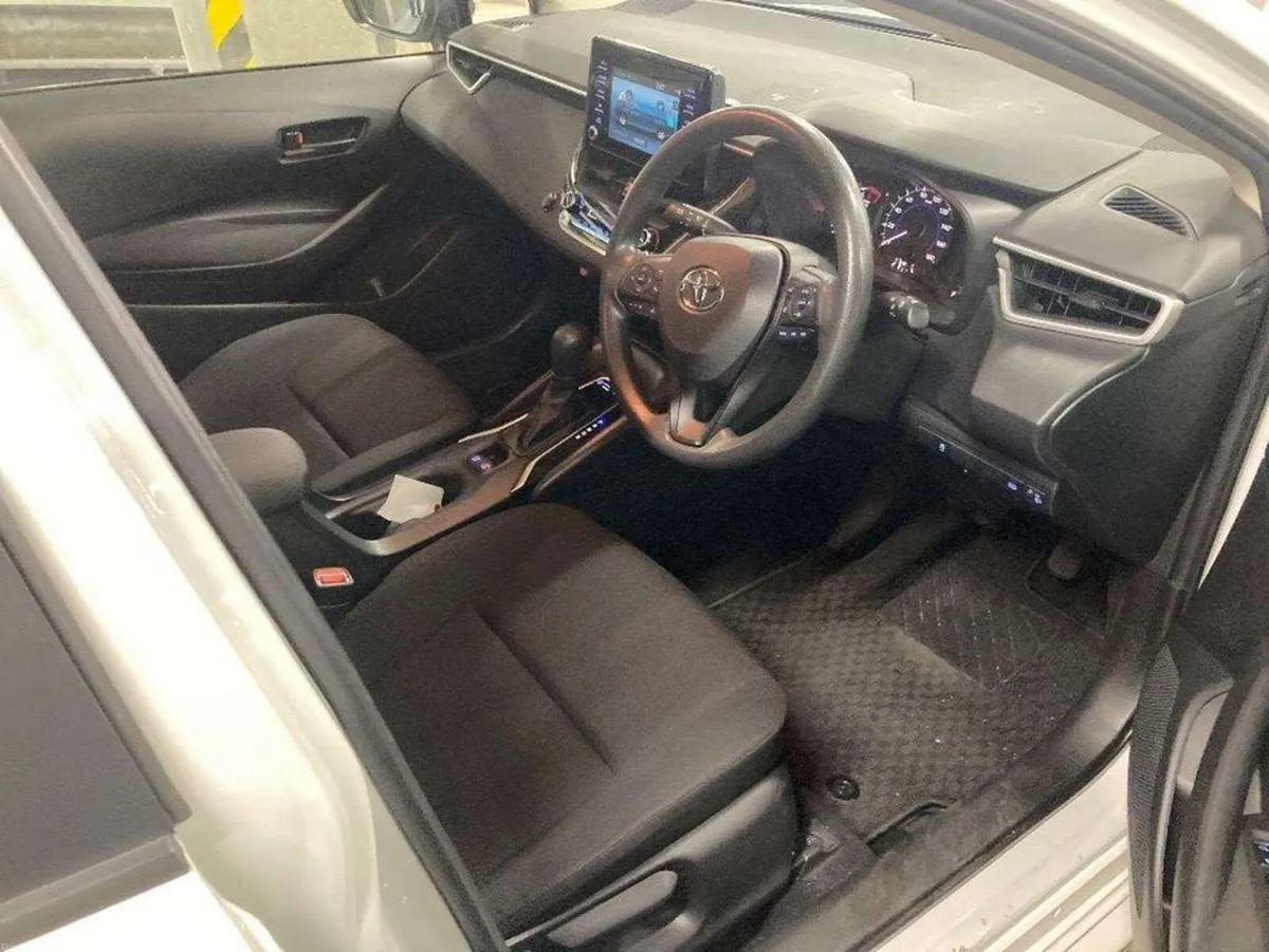 Toyota Corolla COMING SOON // APPLE CARPLAY // AND - Image 4