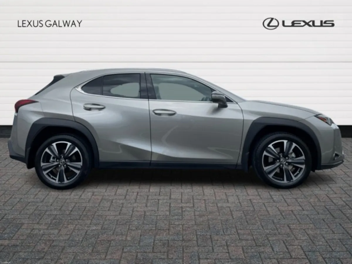 Lexus UX DynamicLexus Link & Cloud Navi // Remote - Image 3