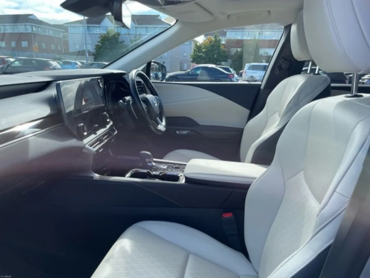 Lexus RX450H+ Plug-in Hybrid Luxury // Remote Cent - Image 6