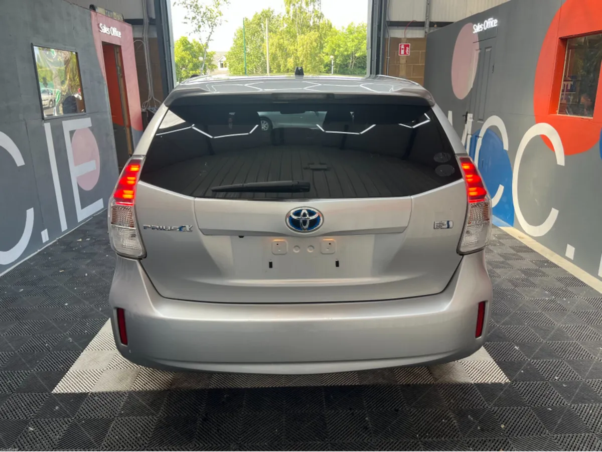 Toyota Prius 1.8 HYBRID 7 SEATER / 97k KMs / Rever - Image 5