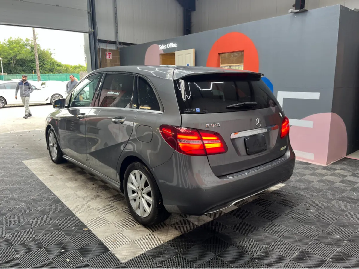 Mercedes-Benz B-Class MERCEDES B180 AUTOMATIC / 63 - Image 4