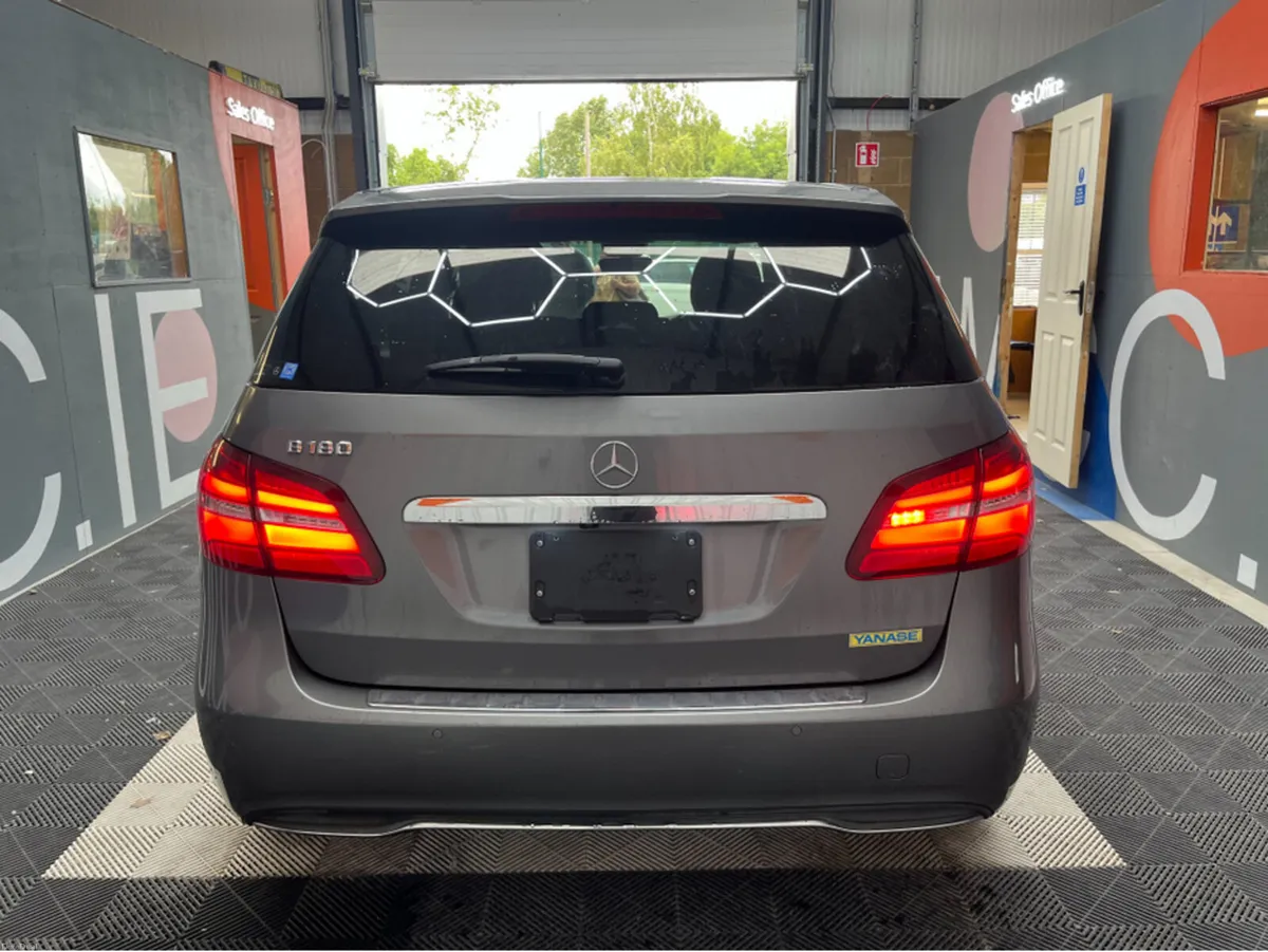 Mercedes-Benz B-Class MERCEDES B180 AUTOMATIC / 63 - Image 5