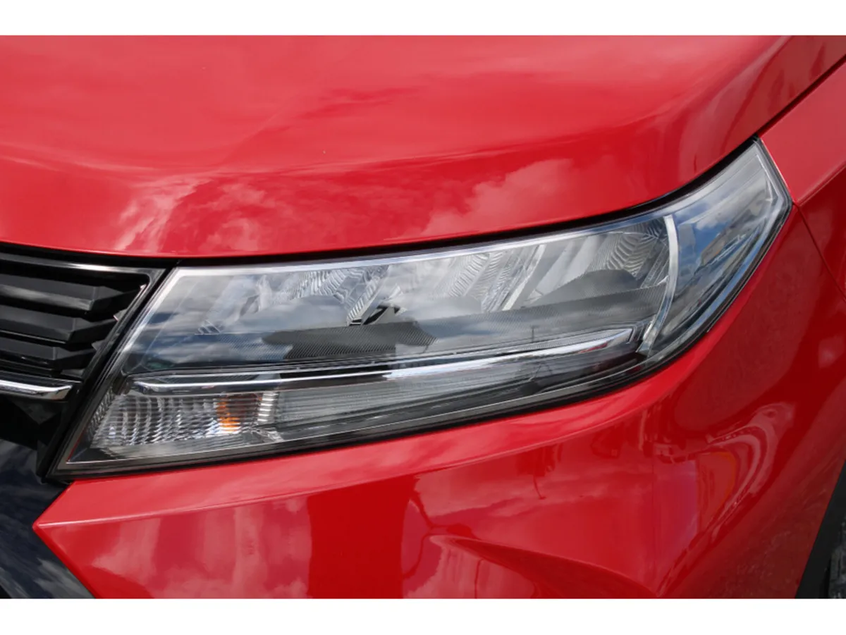 Suzuki Vitara 1.5 Hybrid Ultra Auto 4WD - Image 4