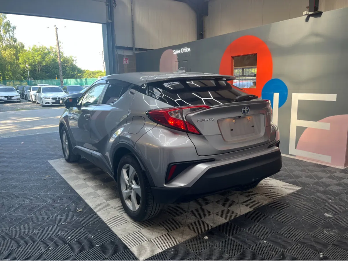 Toyota C-HR ONLY €18950! C-HR 1.8 HYRBID / 91k KMs - Image 4