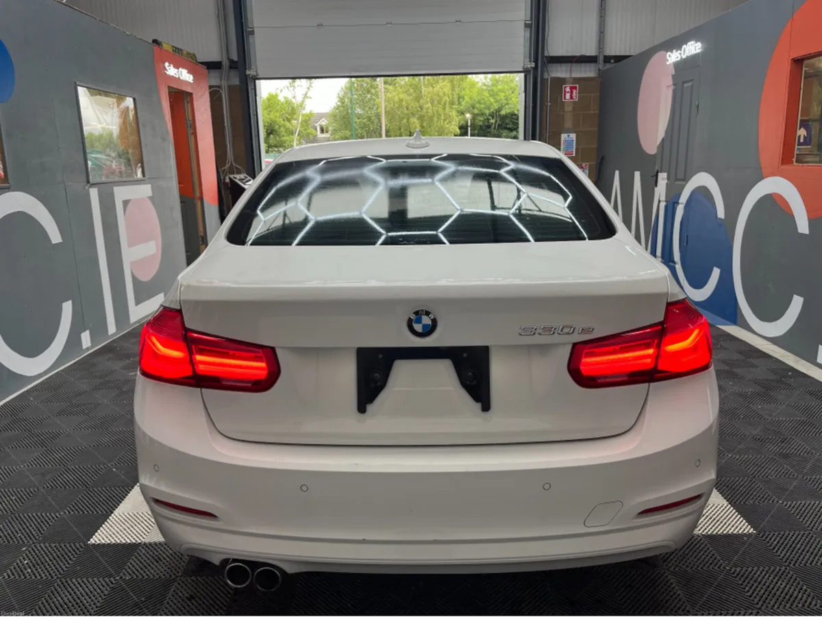 BMW 3-Series BMW 330e / 35k KMs / HEATED SEATS , R - Image 5
