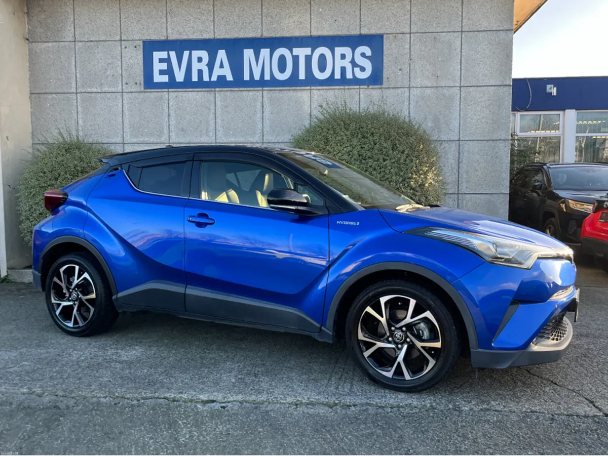 Toyota C-HR SOL HYBRID AUTMATIC 1.8 PETROL //HALF - Image 3