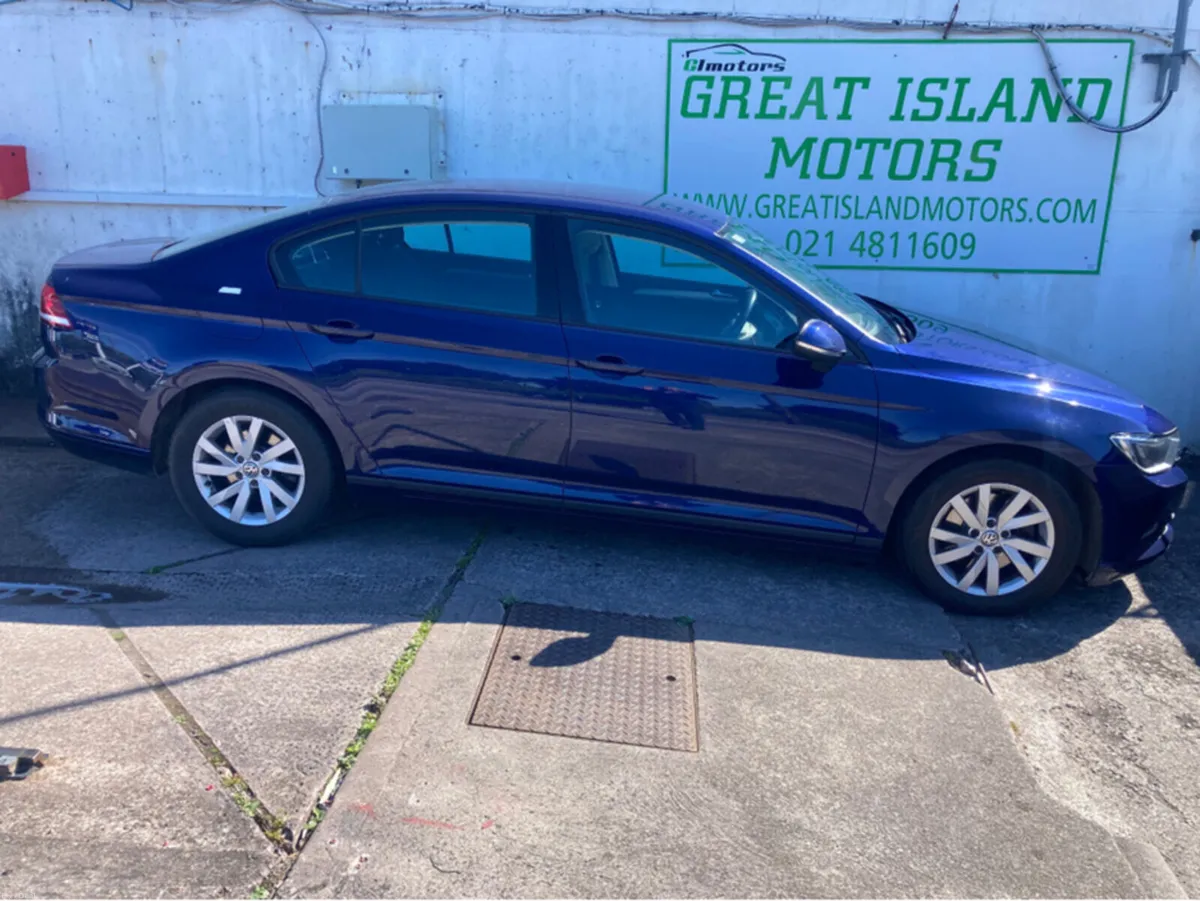 Volkswagen Passat TRENDLINE 1.6 TDI MANUAL 6SPEED - Image 3