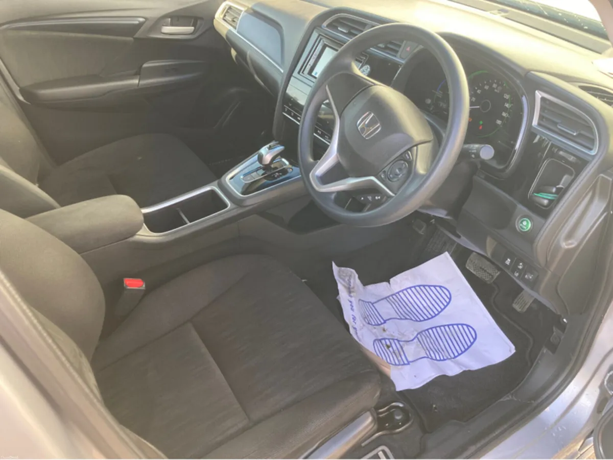 Honda Shuttle 1.5i Petrol Hybrid Automatic - Image 6