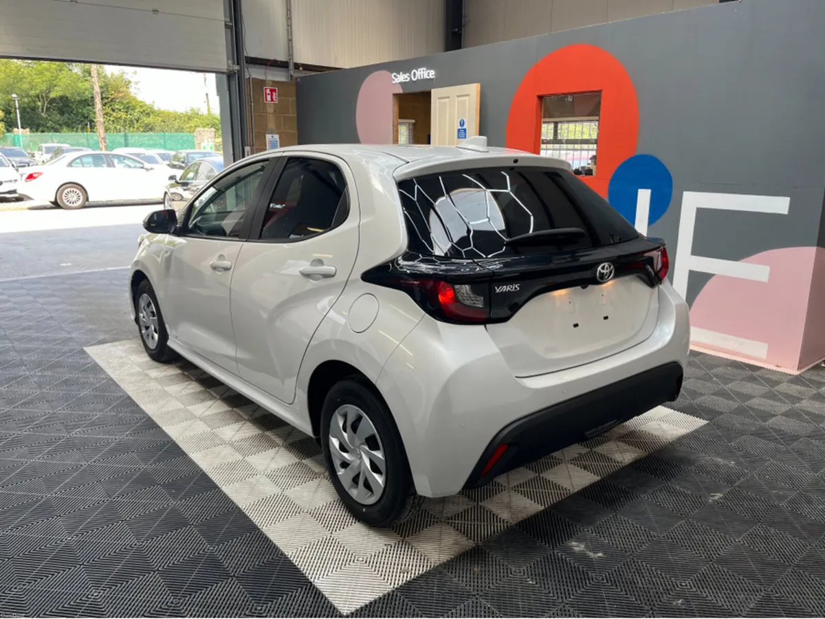 Toyota Yaris €19950 YARIS AUTOMATIC 1.0 PETROL  15 - Image 4
