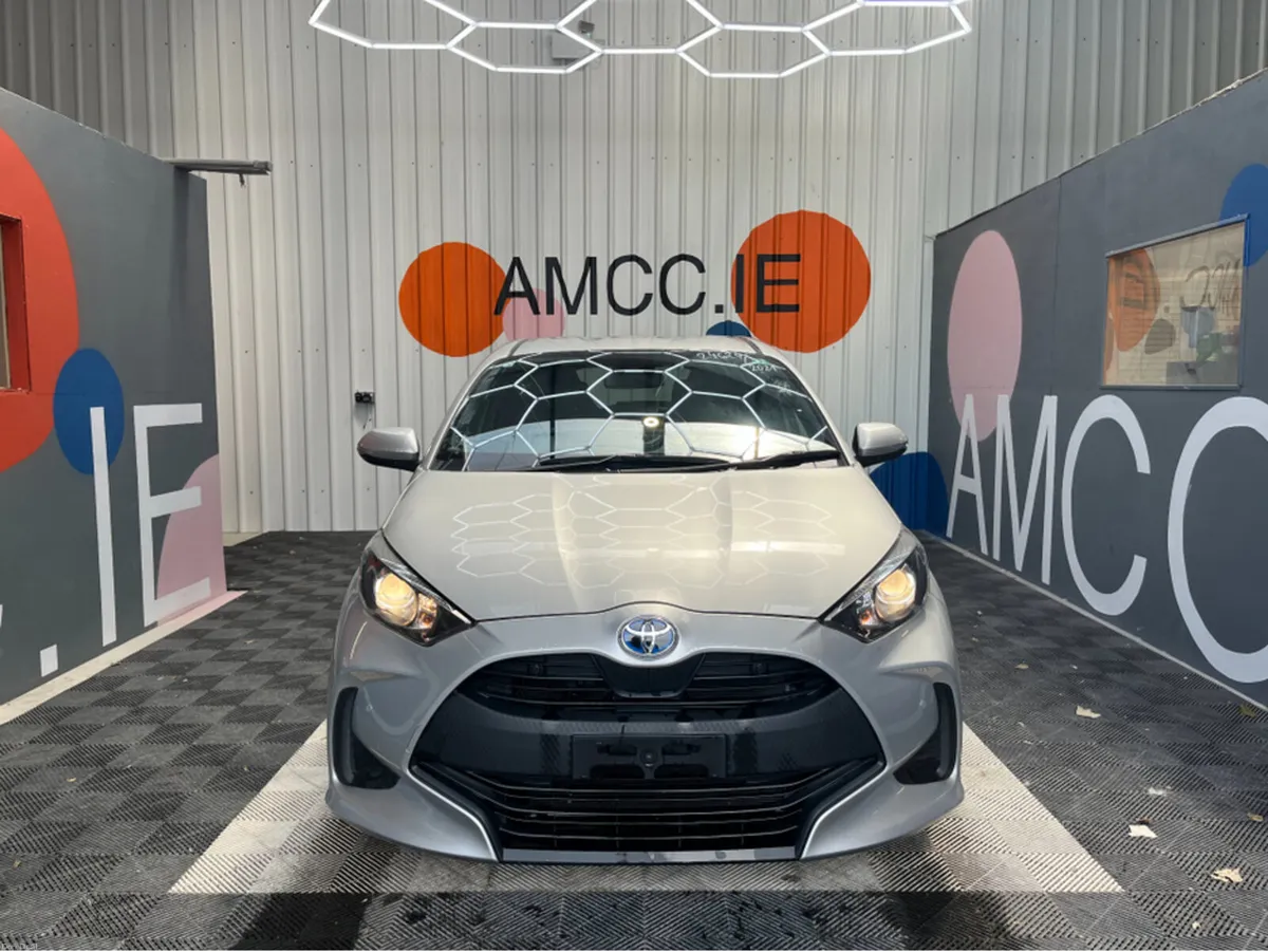 Toyota Yaris YARIS HYBRID AUTOMATIC 1.5 PETROL / 8 - Image 2