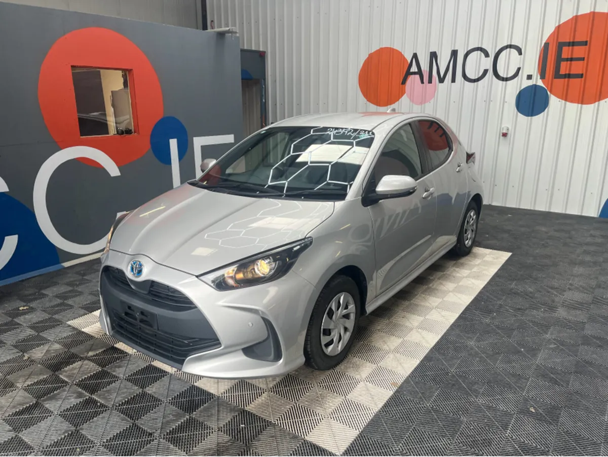 Toyota Yaris ONLY €16950! YARIS 1.5 HYBRID / 91K K - Image 3