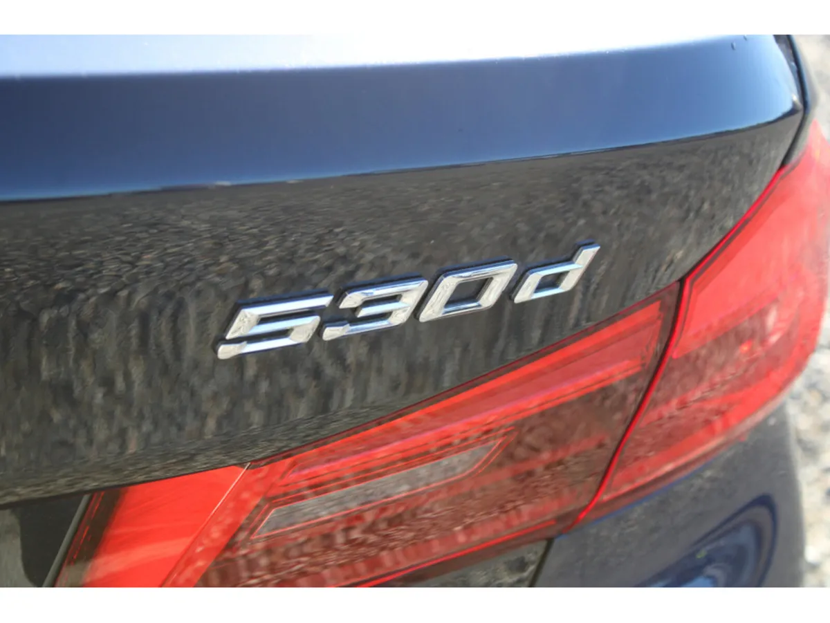 BMW 5-Series 530D SE 4DR AUTO *Light Interior* - Image 4