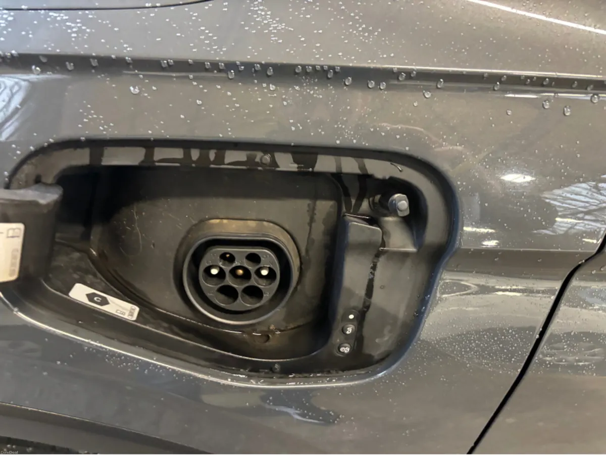 Volkswagen Tiguan 1.4 TSI LIFE 245PS 5DR Auto Plug - Image 3