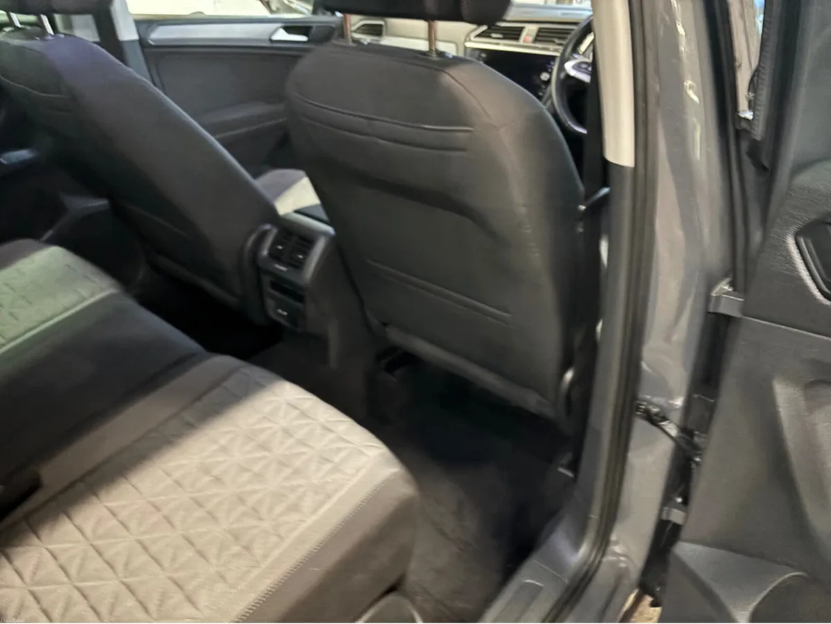 Volkswagen Tiguan 1.4 TSI LIFE 245PS 5DR Auto Plug - Image 4