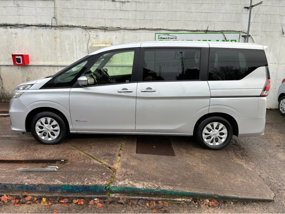 Nissan Serena 2.0i HYBRID 8 SEATER PETROL AUTOMATI - Image 4