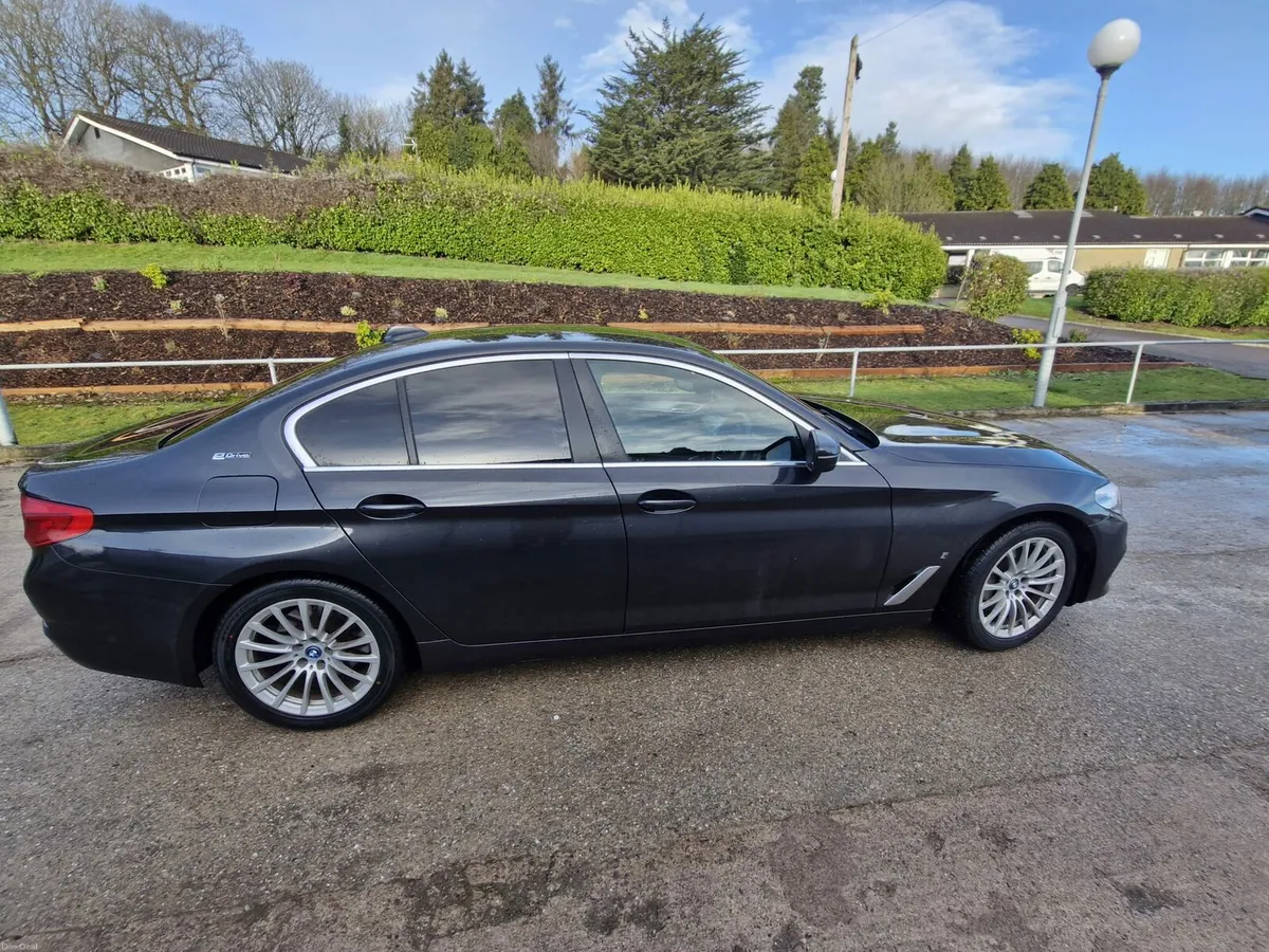 2018 BMW 530e - Image 4