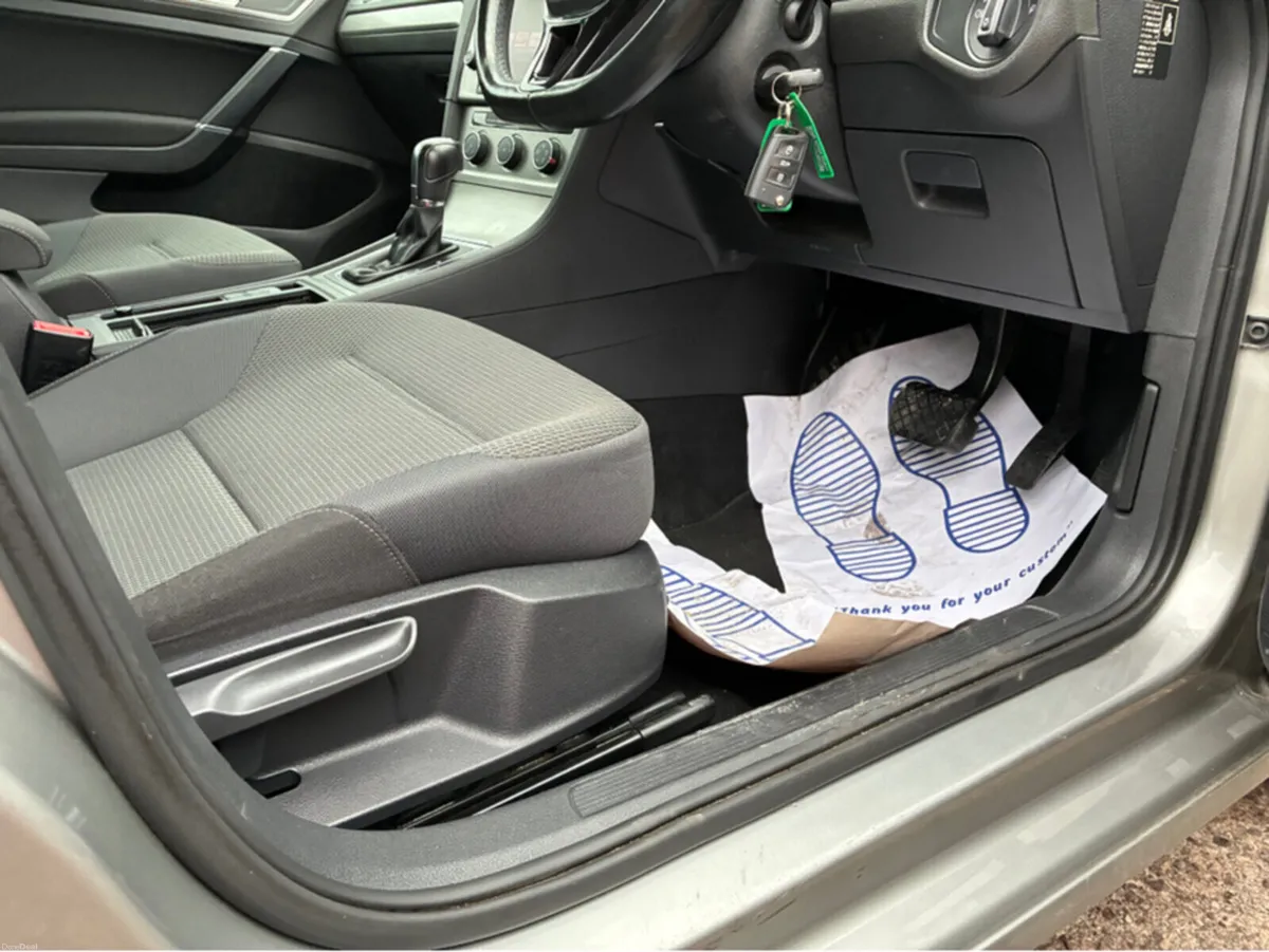 Volkswagen Golf 1.2i TSI Petrol Automatic Comfortl - Image 6