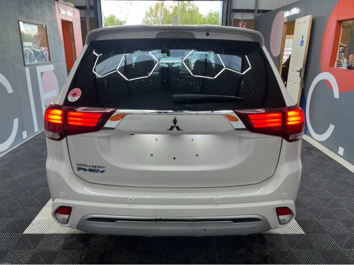 Mitsubishi Outlander OUTLANDER 2.4 HYBRID / 72k KM - Image 6
