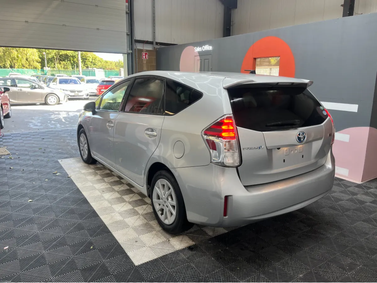 Toyota Prius €19950! 2017 TOYOTA PRIUS ALPHA 7 SEA - Image 4